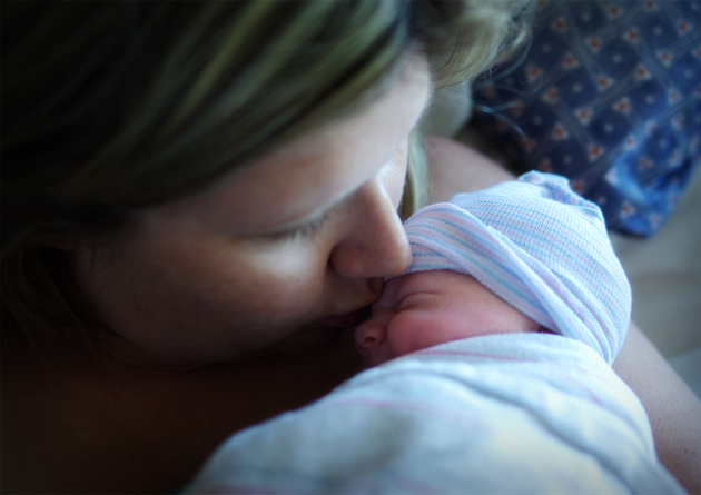 momma kisses emilia color